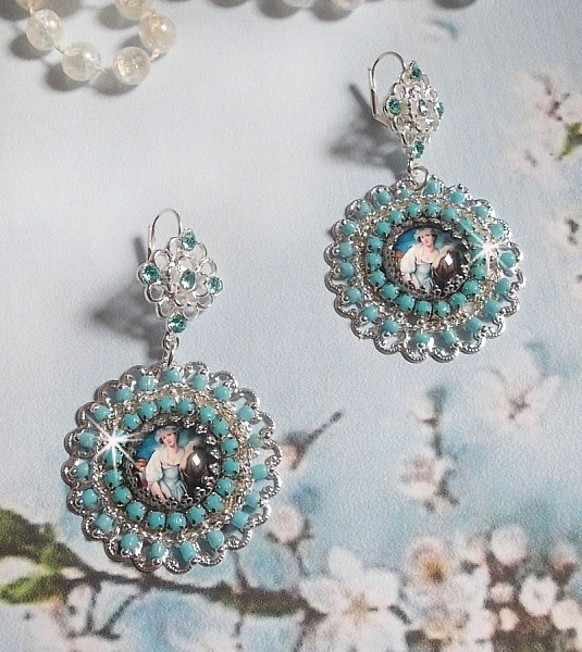 BO Moment de D&eacute;tente avec des cabochons en vere, cristaux : cabochons, cha&icirc;ne strass, cha&icirc;ne perl&eacute;e Turquoise, estampes et dormeuses