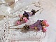 BO M&eacute;tamorphose Fantaisie, boutons de roses sauvages &agrave; laquelle s&rsquo;ajoute perles Cristal, fleurs trompettes peintes &agrave; la main aux couleurs de l&rsquo;&eacute;t&eacute;, perles verre et calottes mont&eacute;s sur crochets Laiton