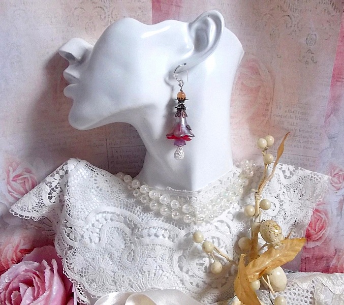 BO Myst&egrave;res d&rsquo;Antan mont&eacute;es avec fleurs r&eacute;sines, breloques gouttes, Quartz Rose et crochets argent 925