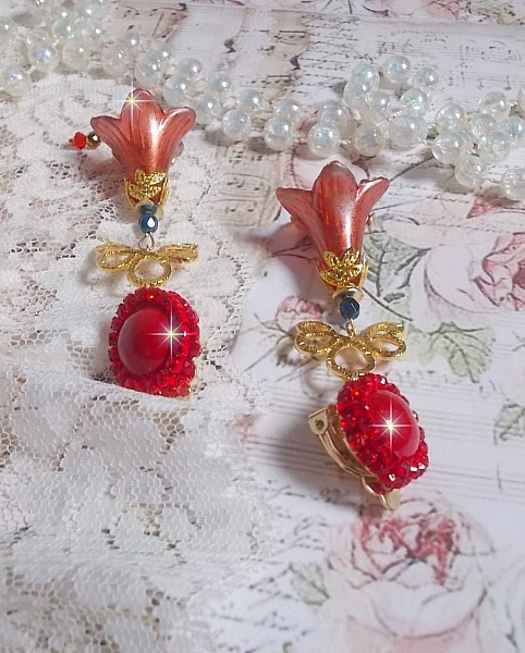 BO Myst&egrave;res D&eacute;clarations cr&eacute;&eacute;es avec des cristaux, perles et cabochons en verre, divers accessoires dor&eacute;s et plaqu&eacute; Or
