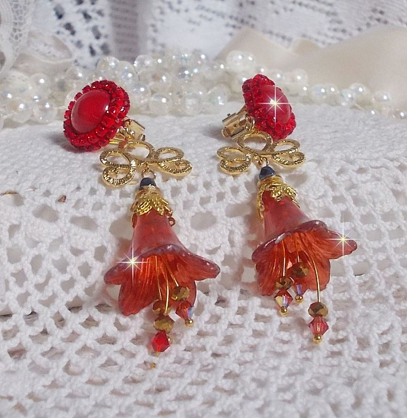 BO Myst&egrave;res D&eacute;clarations cr&eacute;&eacute;es avec des cristaux, perles et cabochons en verre, divers accessoires dor&eacute;s et plaqu&eacute; Or