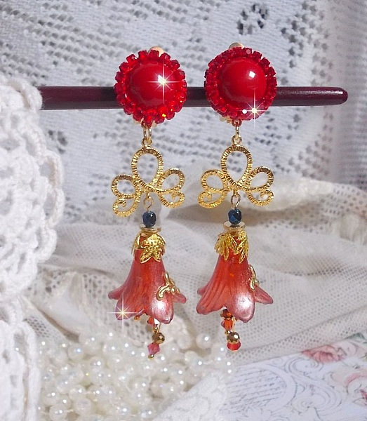 BO Myst&egrave;res D&eacute;clarations cr&eacute;&eacute;es avec des cristaux, perles et cabochons en verre, divers accessoires dor&eacute;s et plaqu&eacute; Or
