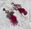 BO Navajo Fuchsia et Marron aux plumes de faisan et pintade, cha&icirc;nettes, coupelles, cristaux et dormeuses estampes en laiton