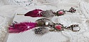 BO Navajo Fuchsia et Marron aux plumes de faisan et pintade, cha&icirc;nettes, coupelles, cristaux et dormeuses estampes en laiton