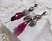 BO Navajo Fuchsia et Marron aux plumes de faisan et pintade, cha&icirc;nettes, coupelles, cristaux et dormeuses estampes en laiton