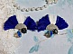 BO Navy Blue and White mont&eacute;es avec pompons, breloques &eacute;maill&eacute;es, puces argent 925/1000 et cristaux