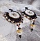 BO Noir Sacr&eacute; Haute Couture brod&eacute;es avec des cristaux : navette, toupies, perles rondes aplaties et rondes &agrave; laquelle s&rsquo;ajoute des perles en Verre et rocailles au couleurs vari&eacute;es