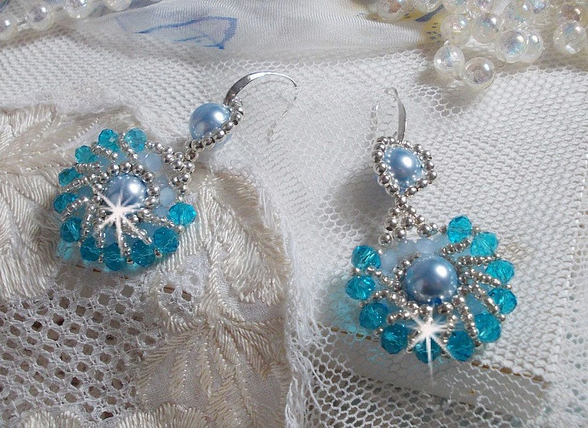 BO  Ode Bleu et Argent avec rocailles, perles rondes nacr&eacute;es en Cristal, perles en Verre et crochets en Argent 925