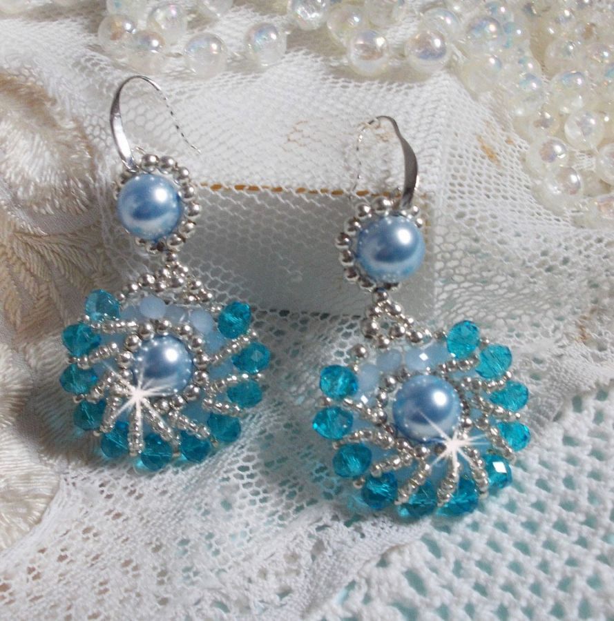 BO  Ode Bleu et Argent avec rocailles, perles rondes nacr&eacute;es en Cristal, perles en Verre et crochets en Argent 925