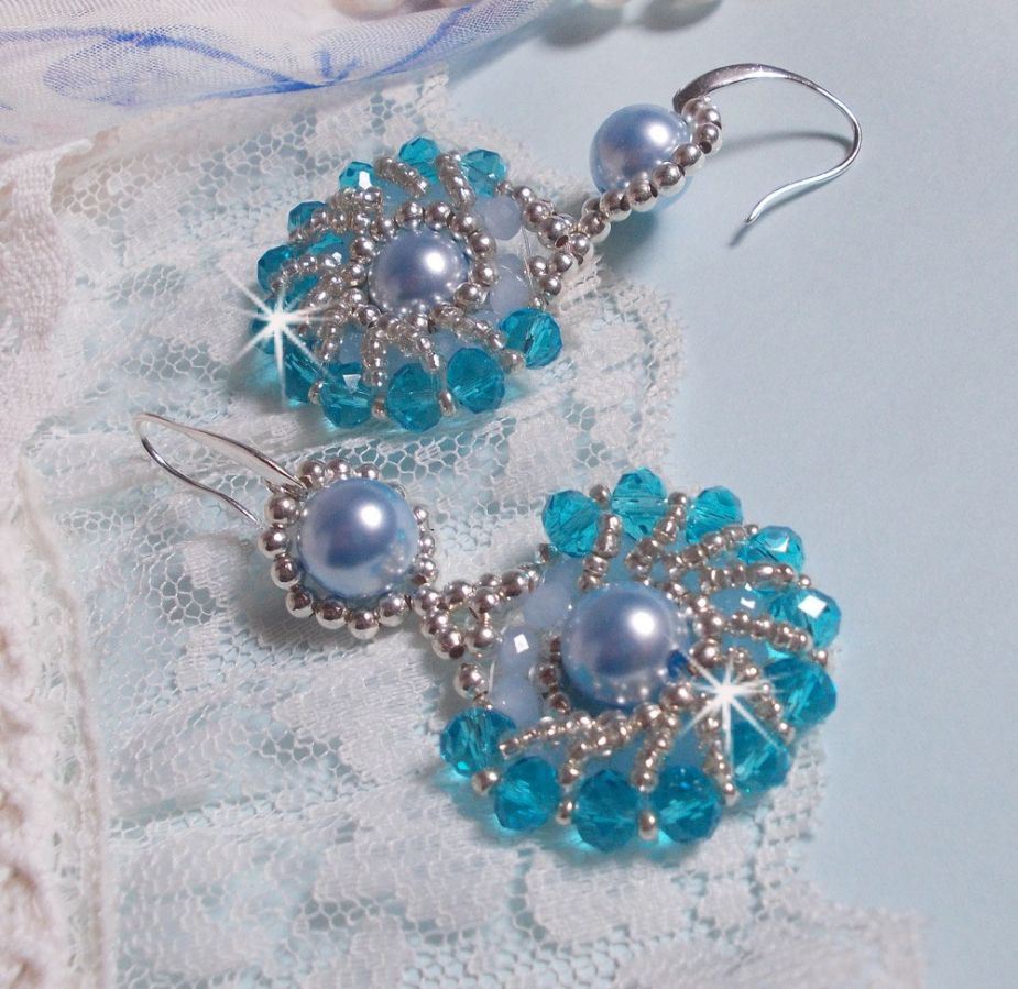 BO  Ode Bleu et Argent avec rocailles, perles rondes nacr&eacute;es en Cristal, perles en Verre et crochets en Argent 925