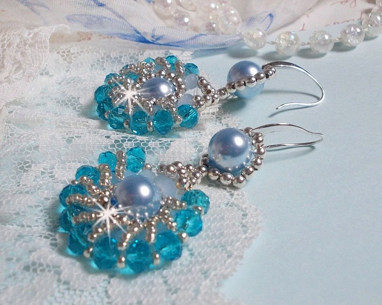 BO  Ode Bleu et Argent avec rocailles, perles rondes nacr&eacute;es en Cristal, perles en Verre et crochets en Argent 925