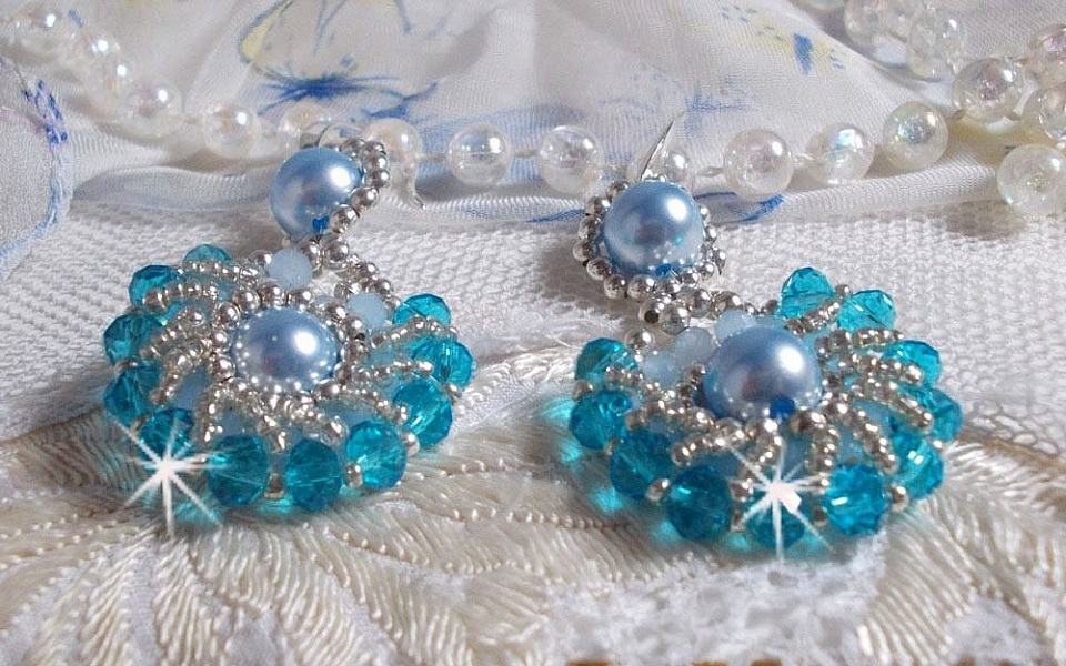 BO  Ode Bleu et Argent avec rocailles, perles rondes nacr&eacute;es en Cristal, perles en Verre et crochets en Argent 925