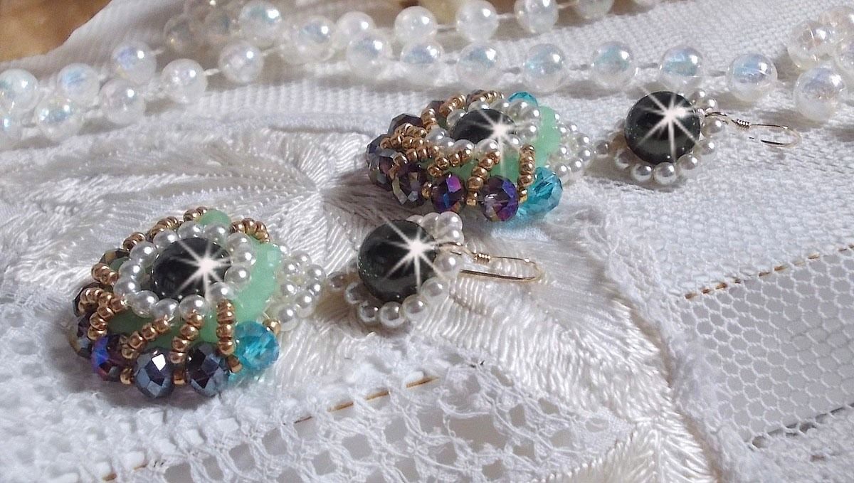 BO Ode Green and Purple mont&eacute;es avec rocailles, perles rondes nacr&eacute;es en Cristal, perles en Verre et crochets d'oreilles Gold Filled 14 carats
