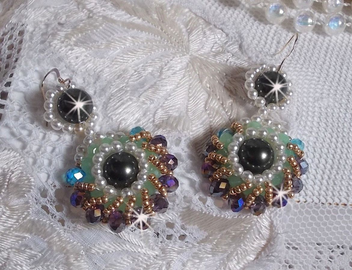BO Ode Green and Purple mont&eacute;es avec rocailles, perles rondes nacr&eacute;es en Cristal, perles en Verre et crochets d'oreilles Gold Filled 14 carats