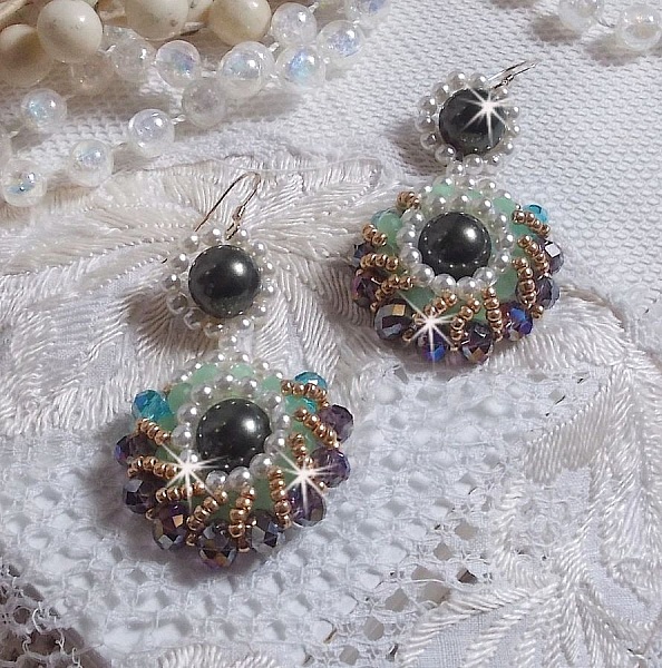 BO Ode Green and Purple mont&eacute;es avec rocailles, perles rondes nacr&eacute;es en Cristal, perles en Verre et crochets d'oreilles Gold Filled 14 carats