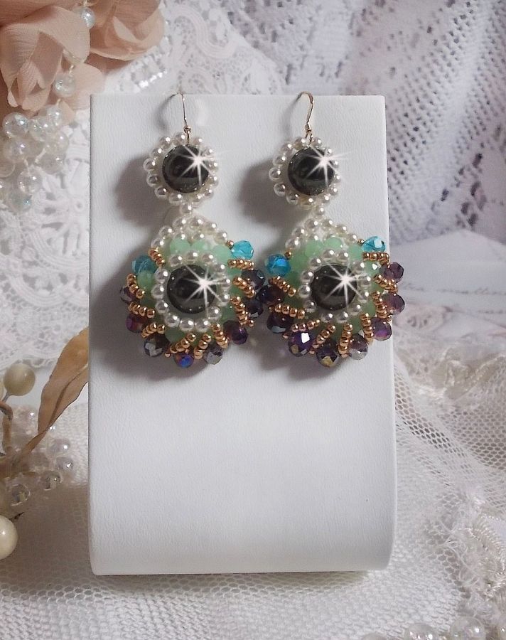 BO Ode Green and Purple mont&eacute;es avec rocailles, perles rondes nacr&eacute;es en Cristal, perles en Verre et crochets d'oreilles Gold Filled 14 carats
