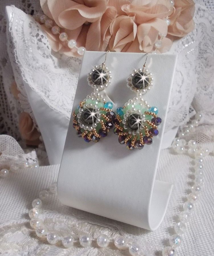 BO Ode Green and Purple mont&eacute;es avec rocailles, perles rondes nacr&eacute;es en Cristal, perles en Verre et crochets d'oreilles Gold Filled 14 carats