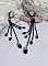 Boucles d'oreilles bohèmes noires à chaînes et perles facettées.