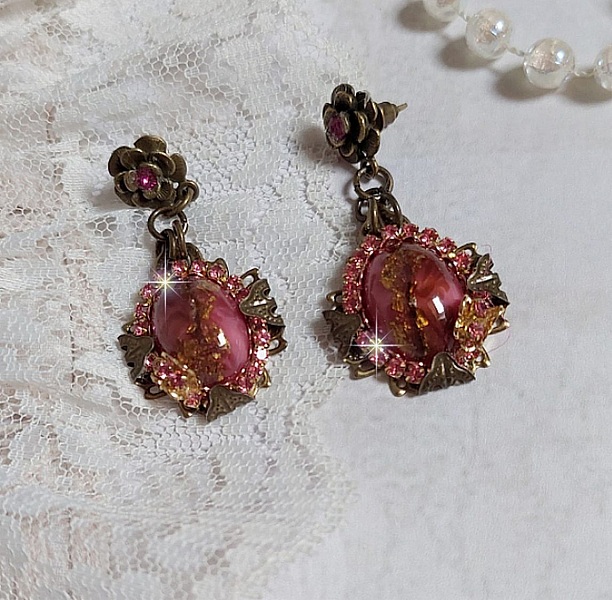 BO Pampelone Fuchsia avec cabochons ovales aux feuilles d&rsquo;or, strass, cristaux, Roses, breloques papillons, estampes et clous d&rsquo;oreilles en m&eacute;tal bronze