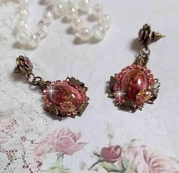 BO Pampelone Fuchsia avec cabochons ovales aux feuilles d&rsquo;or, strass, cristaux, Roses, breloques papillons, estampes et clous d&rsquo;oreilles en m&eacute;tal bronze