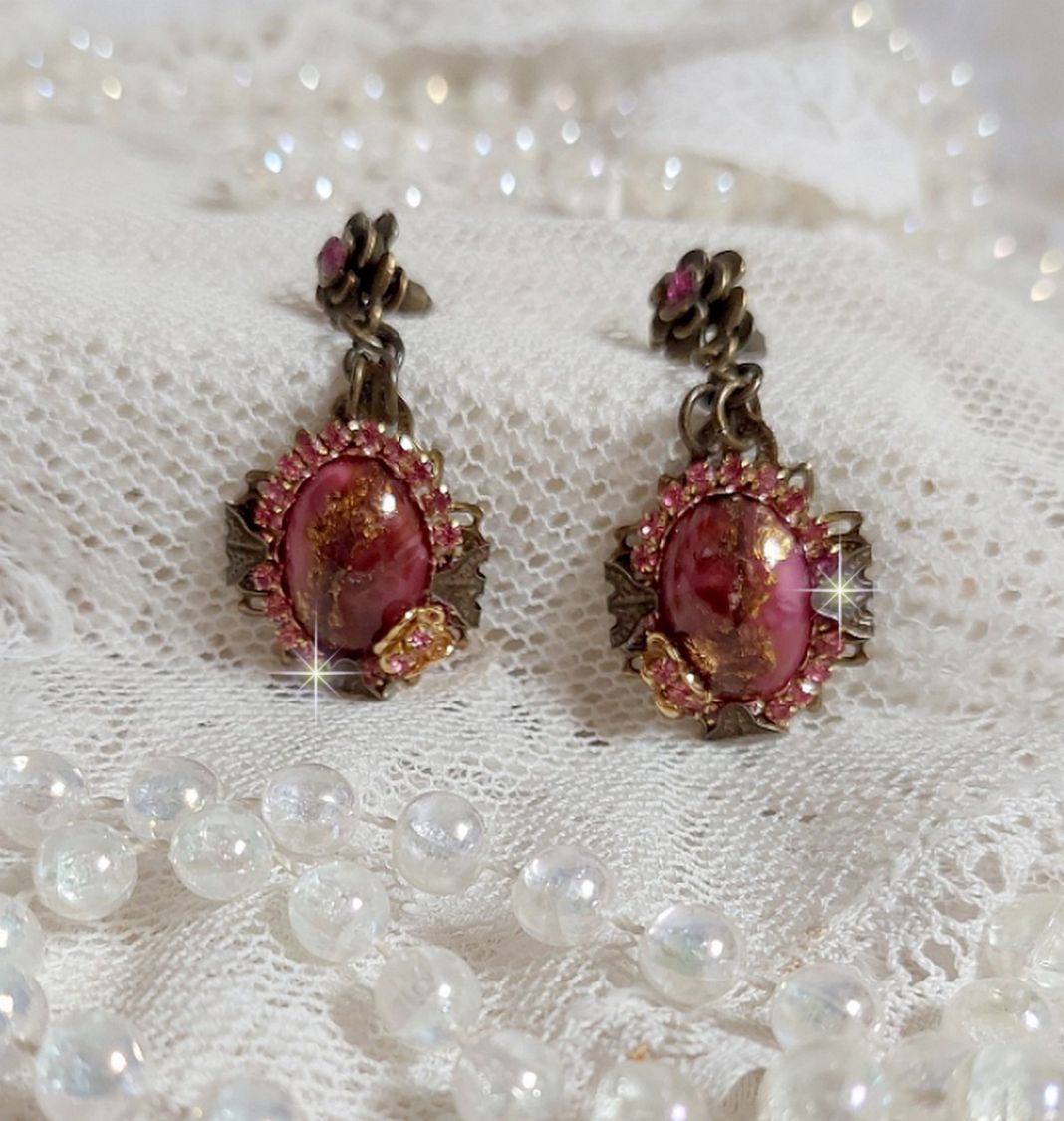 BO Pampelone Fuchsia avec cabochons ovales aux feuilles d&rsquo;or, strass, cristaux, Roses, breloques papillons, estampes et clous d&rsquo;oreilles en m&eacute;tal bronze