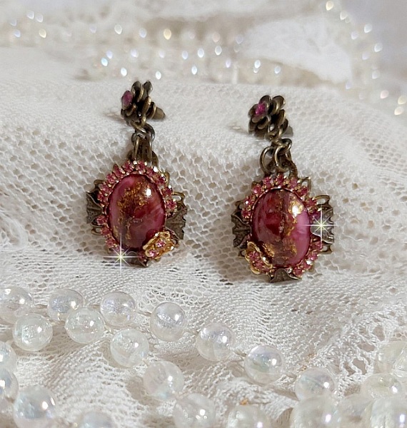 BO Pampelone Fuchsia avec cabochons ovales aux feuilles d&rsquo;or, strass, cristaux, Roses, breloques papillons, estampes et clous d&rsquo;oreilles en m&eacute;tal bronze