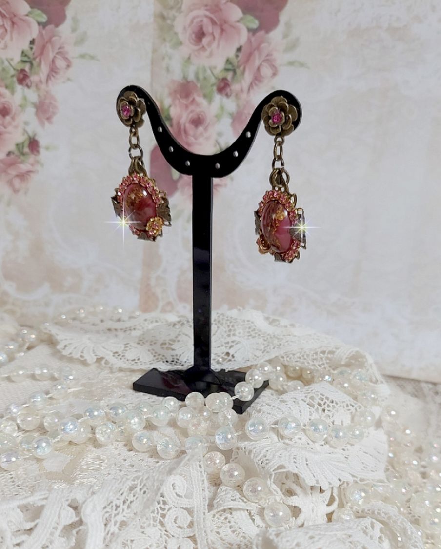 BO Pampelone Fuchsia avec cabochons ovales aux feuilles d&rsquo;or, strass, cristaux, Roses, breloques papillons, estampes et clous d&rsquo;oreilles en m&eacute;tal bronze