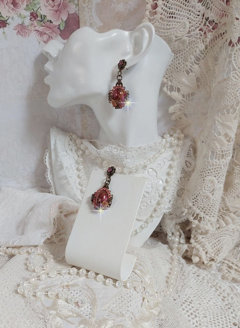 BO Pampelone Fuchsia avec cabochons ovales aux feuilles d&rsquo;or, strass, cristaux, Roses, breloques papillons, estampes et clous d&rsquo;oreilles en m&eacute;tal bronze