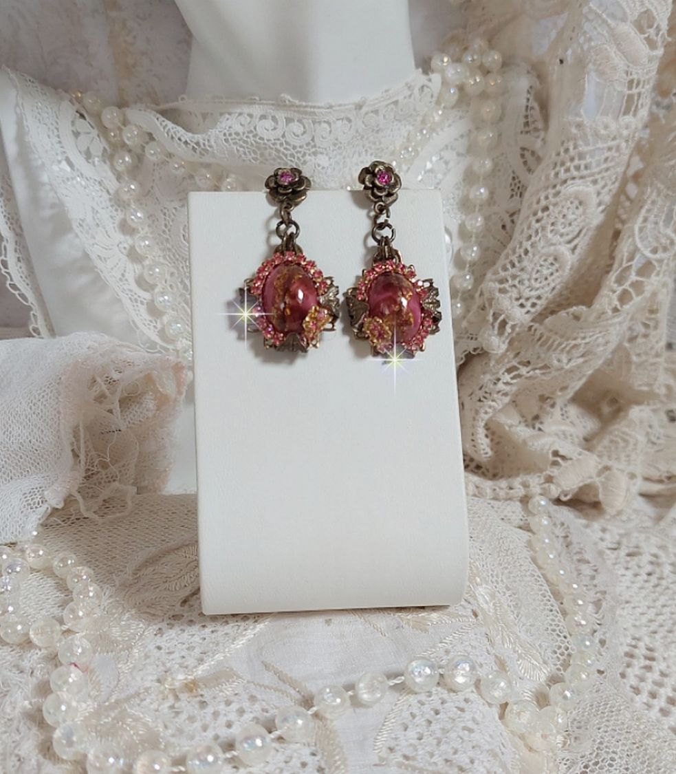 BO Pampelone Fuchsia avec cabochons ovales aux feuilles d&rsquo;or, strass, cristaux, Roses, breloques papillons, estampes et clous d&rsquo;oreilles en m&eacute;tal bronze