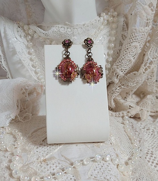 BO Pampelone Fuchsia avec cabochons ovales aux feuilles d&rsquo;or, strass, cristaux, Roses, breloques papillons, estampes et clous d&rsquo;oreilles en m&eacute;tal bronze