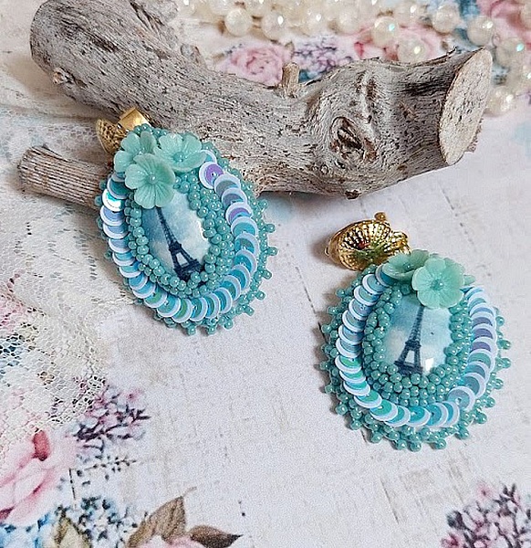 BO Parisienne brod&eacute;es avec cabochons r&eacute;sines, rocailles verres, sequins et clips en laiton