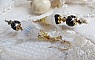 BO Passion mont&eacute;es avec fleurs Lucites effet givr&eacute;, perles rondes c&eacute;ramiques, coupelles, rocailles, perles boules dor&eacute;es et cristaux