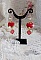 BO Passionn&eacute;ment mont&eacute;es avec des pompons Rouges tr&egrave;s tendances &agrave; laquelle s&rsquo;ajoute des coupelles en forme d&rsquo;arabesque, pendentifs vitrail Rouge/Dor&eacute; et cabochons en Cristal AB sur crochets en Laiton