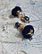Boucles d'oreilles clips avec pompons bleus et perles Swarovski.
