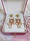 BO Pleasures Pink cr&eacute;&eacute;es avec cabochons verres, accessoires laiton et perles Cristal Swarovski