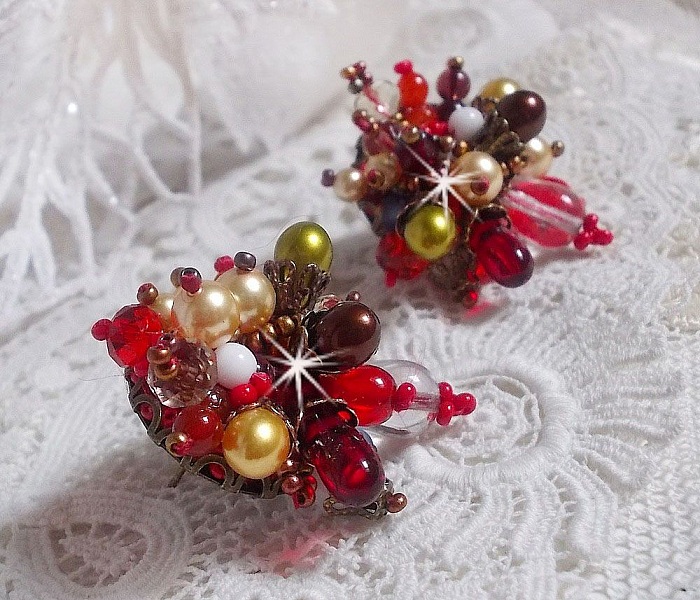 BO Printemps Color&eacute; brod&eacute;es avec des Cristaux de Swarovski, des perles en verre, des gouttes, des calottes et des rocailles.