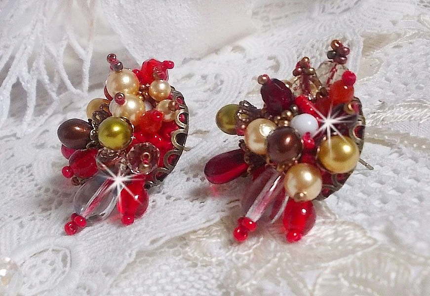 BO Printemps Color&eacute; brod&eacute;es avec des Cristaux de Swarovski, des perles en verre, des gouttes, des calottes et des rocailles.