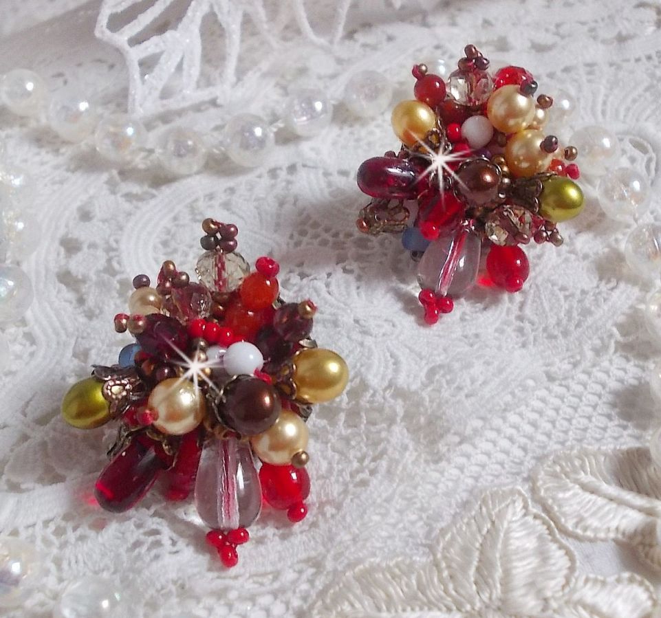 BO Printemps Color&eacute; brod&eacute;es avec des Cristaux de Swarovski, des perles en verre, des gouttes, des calottes et des rocailles.