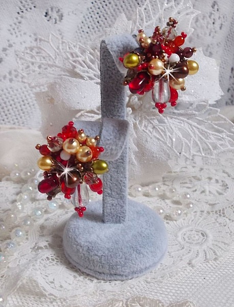 BO Printemps Color&eacute; brod&eacute;es avec des Cristaux de Swarovski, des perles en verre, des gouttes, des calottes et des rocailles.
