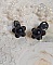 Boucles d'oreilles puces fleurs noires et perles sur dentelle.