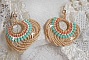 BO Ronde de perles avec des perles, rocailles Miyuki et Matubo en verre de couleur Menthe/Beige/Saumon/Caramel mont&eacute;s sur des anneaux cr&eacute;oles avec des crochets en Laiton, une &eacute;l&eacute;gance &agrave; porter.