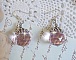 BO Rose Iris&eacute; avec des pendentifs ronds facett&eacute;s en verre de boh&egrave;me rose, coupelles argent&eacute;es et crochets en Argent 925/1000