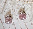 BO Rose Iris&eacute; avec des pendentifs ronds facett&eacute;s en verre de boh&egrave;me rose, coupelles argent&eacute;es et crochets en Argent 925/1000