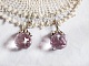 BO Rose Iris&eacute; avec des pendentifs ronds facett&eacute;s en verre de boh&egrave;me rose, coupelles argent&eacute;es et crochets en Argent 925/1000
