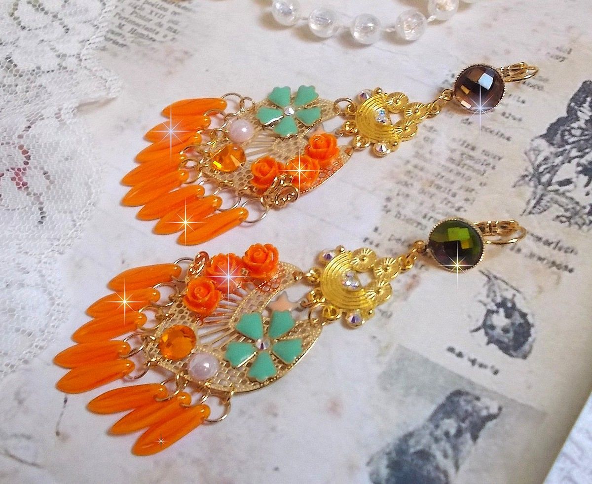 BO Roseraie Orange Roses cr&eacute;&eacute;es avec des strass et des cabochons en Crystal de Swarovski, des fleurs, des dagues couleurs Orange, des cabochons en verre et des accessoires de qualit&eacute;