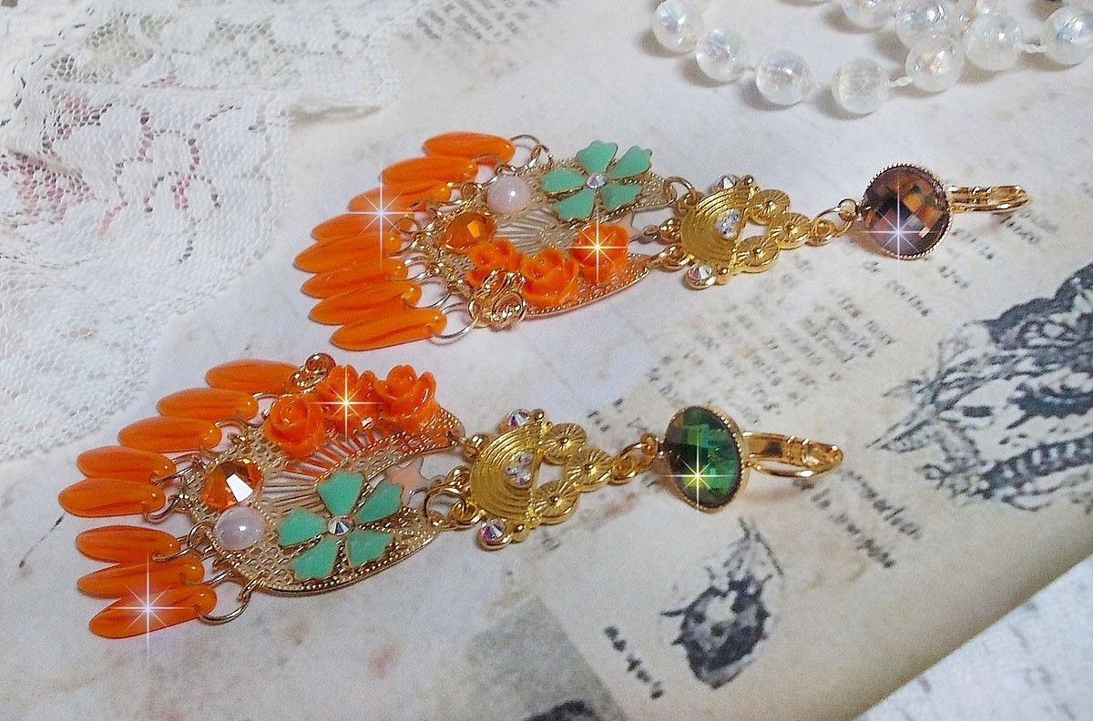 BO Roseraie Orange Roses cr&eacute;&eacute;es avec des strass et des cabochons en Crystal de Swarovski, des fleurs, des dagues couleurs Orange, des cabochons en verre et des accessoires de qualit&eacute;