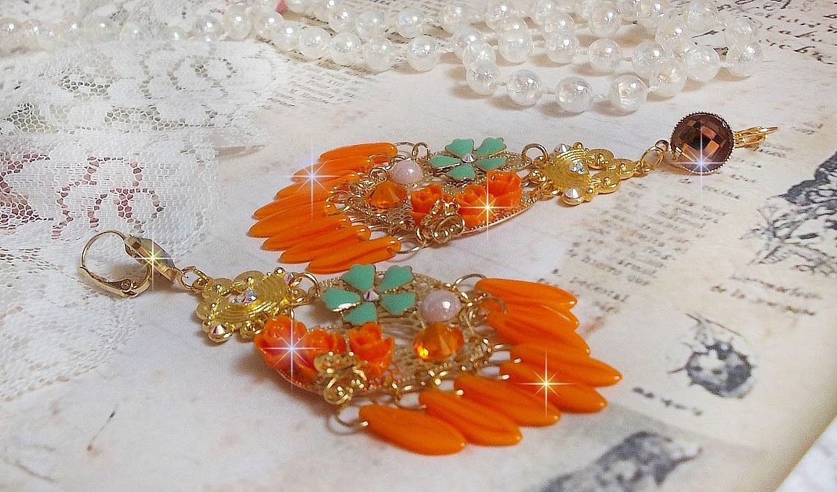 BO Roseraie Orange Roses cr&eacute;&eacute;es avec des strass et des cabochons en Crystal de Swarovski, des fleurs, des dagues couleurs Orange, des cabochons en verre et des accessoires de qualit&eacute;