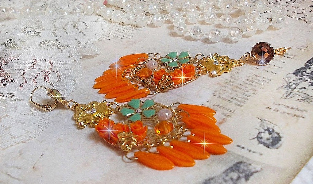 BO Roseraie Orange Roses cr&eacute;&eacute;es avec des strass et des cabochons en Crystal de Swarovski, des fleurs, des dagues couleurs Orange, des cabochons en verre et des accessoires de qualit&eacute;