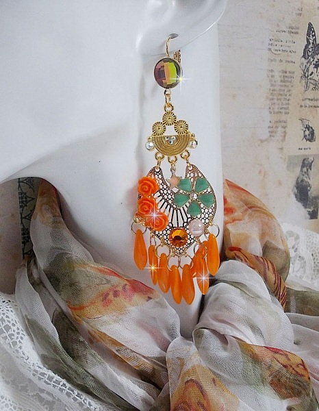 BO Roseraie Orange Roses cr&eacute;&eacute;es avec des strass et des cabochons en Crystal de Swarovski, des fleurs, des dagues couleurs Orange, des cabochons en verre et des accessoires de qualit&eacute;