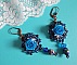 BO Roses Bleues Royales sont brod&eacute;es avec des roses en r&eacute;sine Bleu, des perles rondes nacr&eacute;es, perles cloisonn&eacute;es porcelaine et des rocailles. Le tout est mont&eacute; sur des dormeuses en Laiton